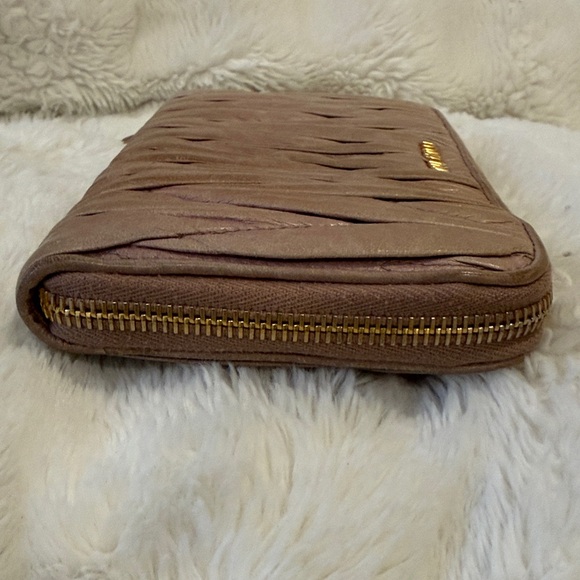 Miu Miu Matelasse Zippy Wallet - Picture 2 of 9